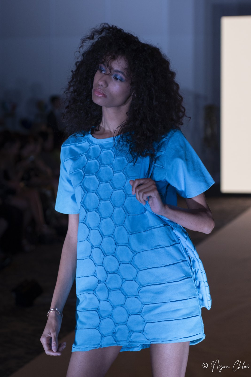 T-Shirt Robe à motifs héxagonaux Laurie-Gami Collection HoneyComblue