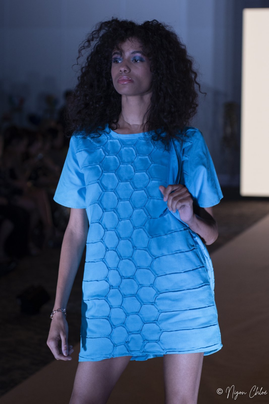 T-Shirt Robe à motifs héxagonaux Laurie-Gami Collection HoneyComblue