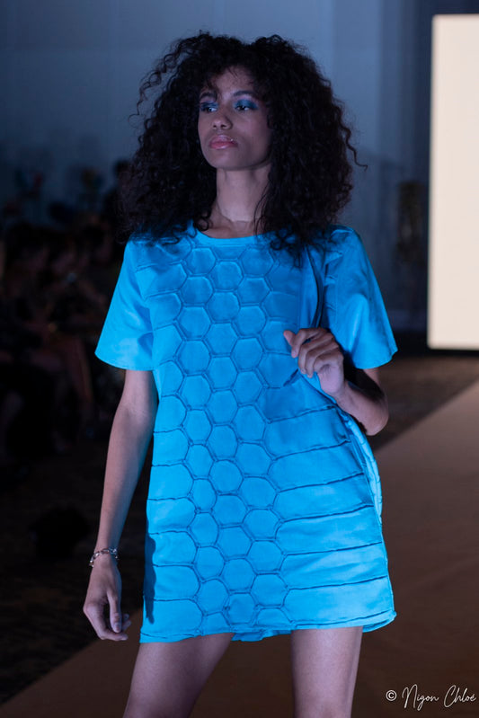 T-Shirt Robe à motifs héxagonaux Laurie-Gami Collection HoneyComblue